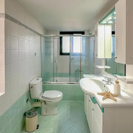 3 Bedroom In * Xylokastro