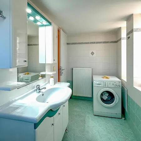 3 Bedroom In Holiday home