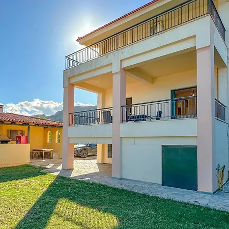 Holiday home 3 Bedroom In Xylokastro